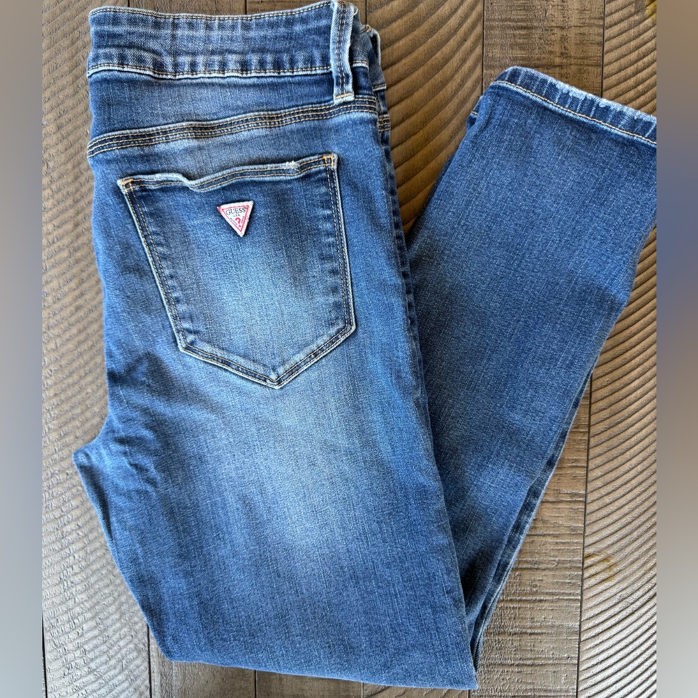 Guess Distressed Ankle/Cropped Jeans Women’s Size 29